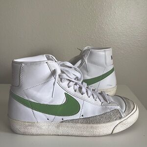 Nike Blazer Mid 77 - kids/Men’s size 6/women’s size 7.5